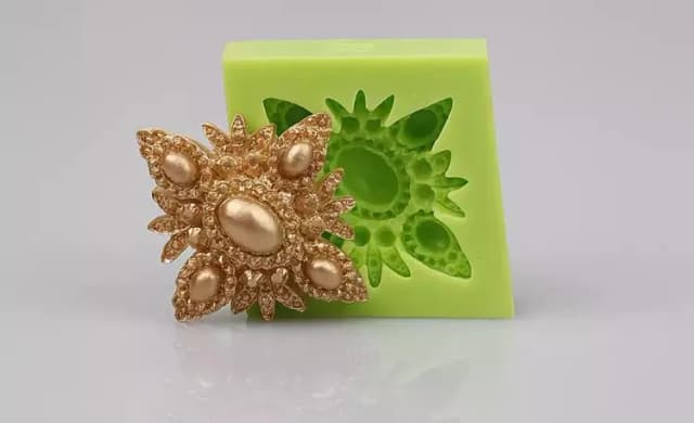 ECT 1379 brooch mold