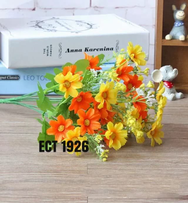 ECT 1926 Yellow and Orange 28 flower head Daisy