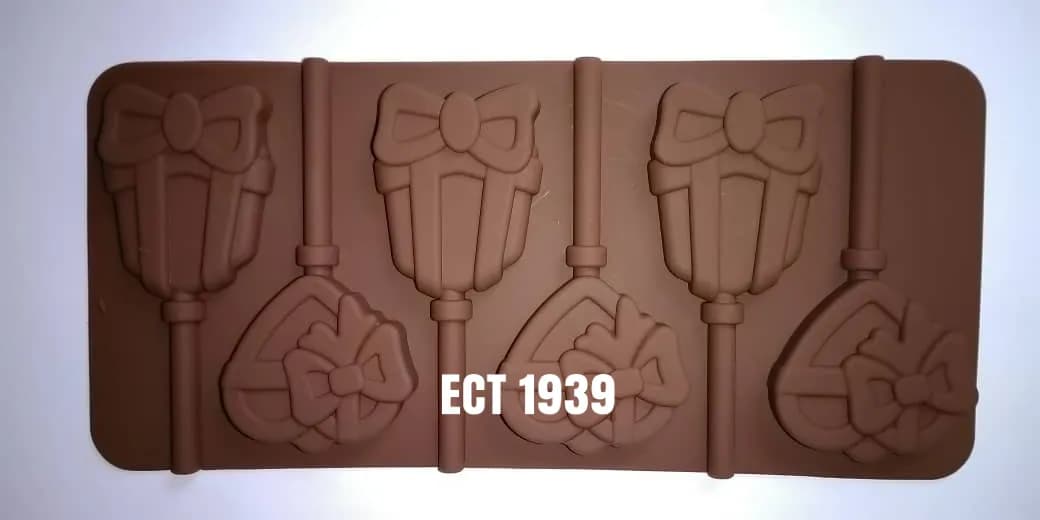 ECT 1939 Christmas chocolate mold image 1