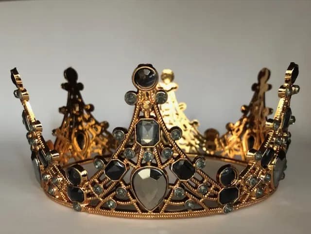 ECT 4102 Crown topper with gem stones Big